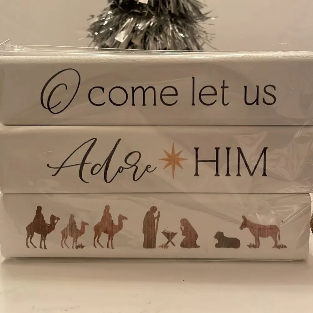 441 - ‘O COME LET US‎ ADORE HIM’ WOODEN DECOR